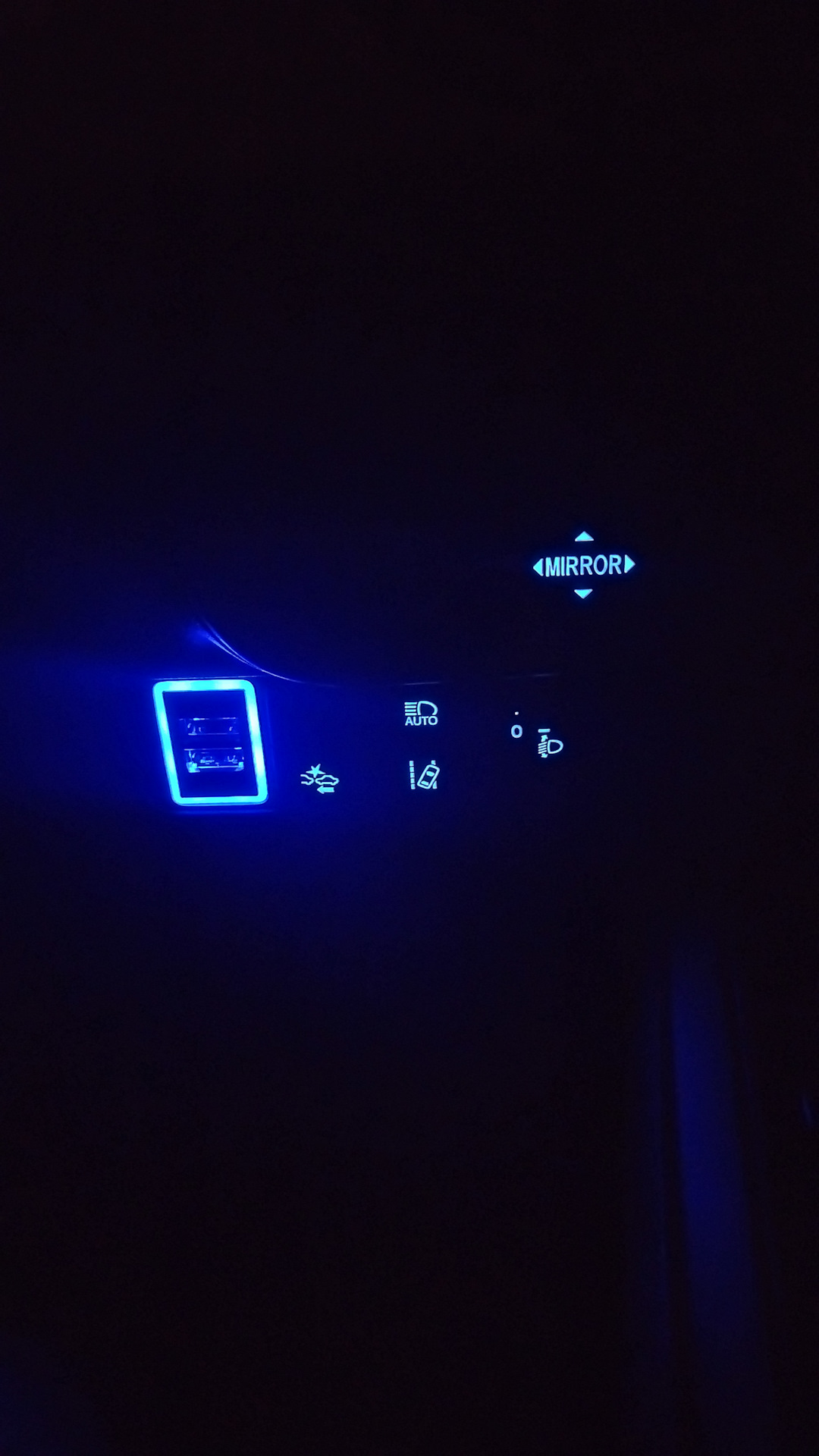 Конвертер Радио и зарядка для телефона — Toyota Corolla Fielder Hybrid ...