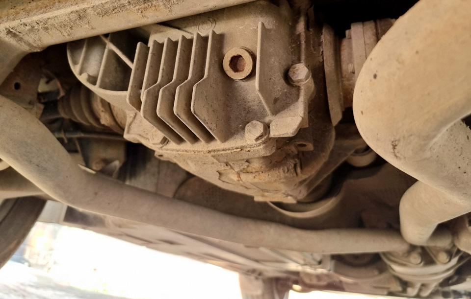 откручиваем шестигранником на 14 — BMW X5 (E53)
