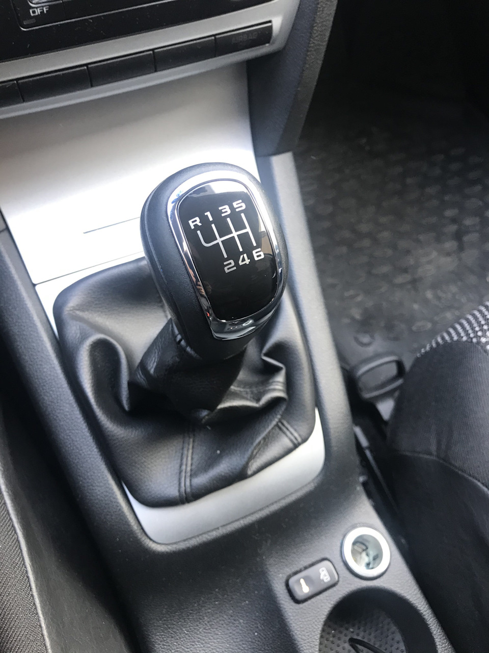 Ручка КПП — Skoda Octavia A5 Mk2, 1,8 л, 2011 года | аксессуары | DRIVE2