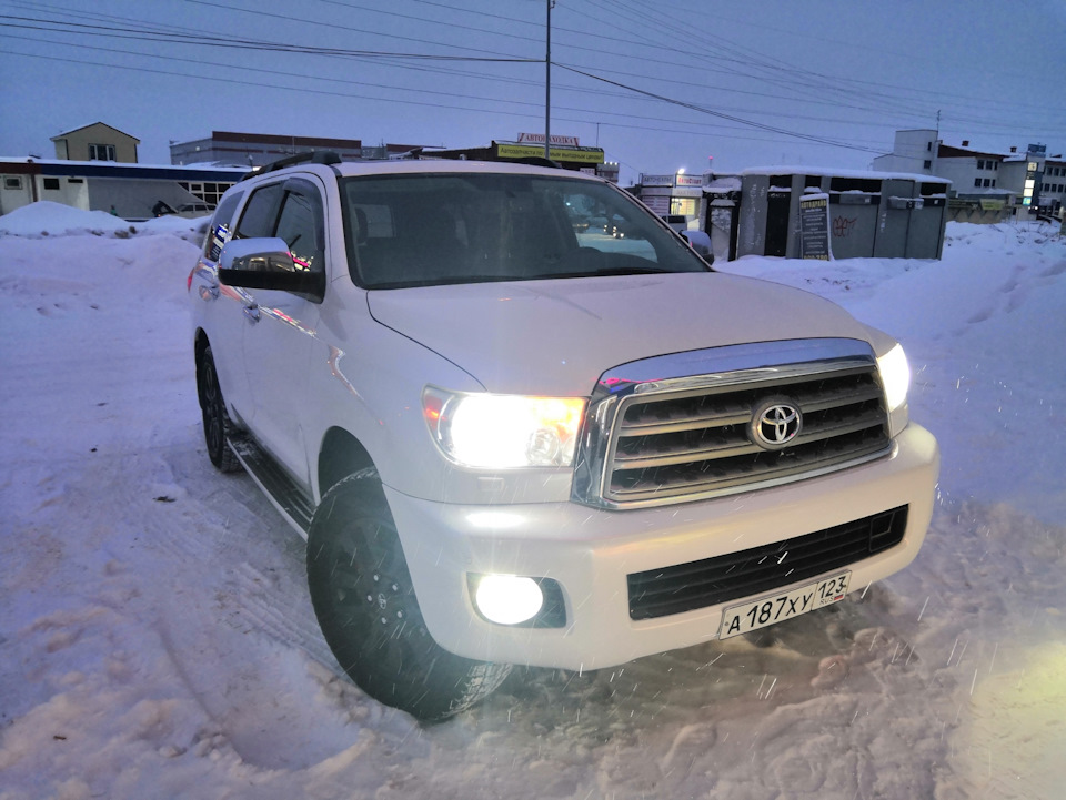 Toyota sequoia 5.7. Тойота Секвойя 2. Toyota Sequoia (2g). Toyota v8 Sequoia 5.7. Тойота Секвойя зимой.