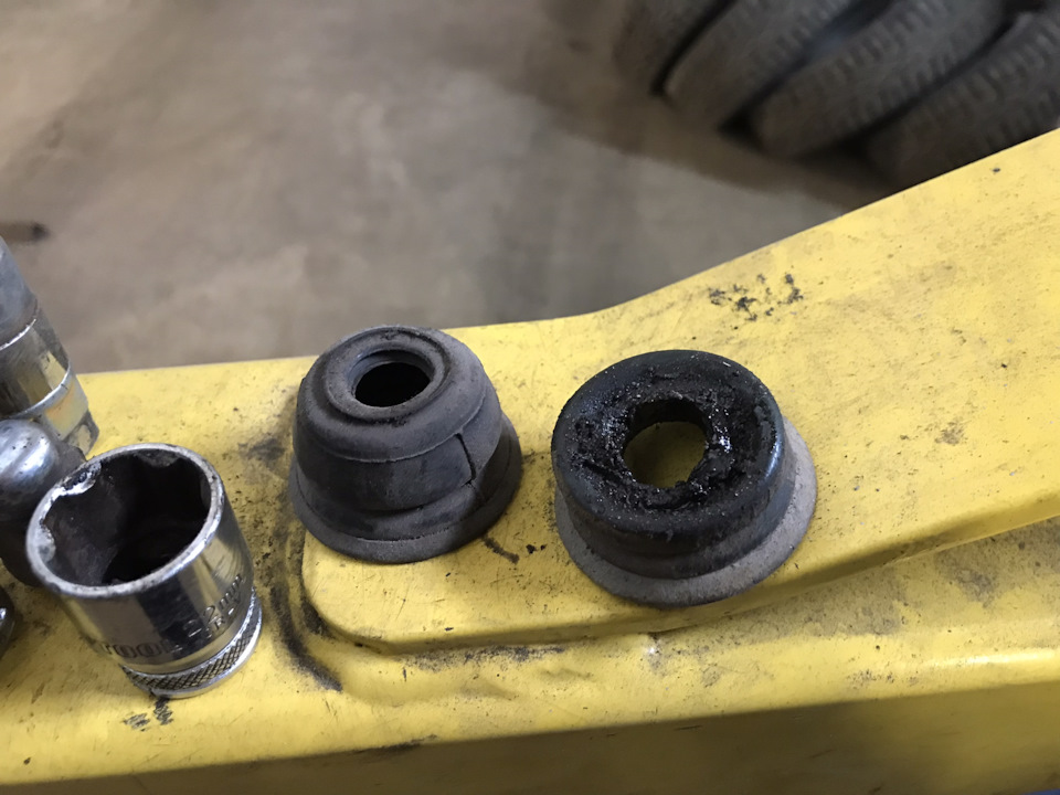 замена пыльника на рулевом наконечнике — Lada 4x4 3D, 1,8 л, 1999 года ...