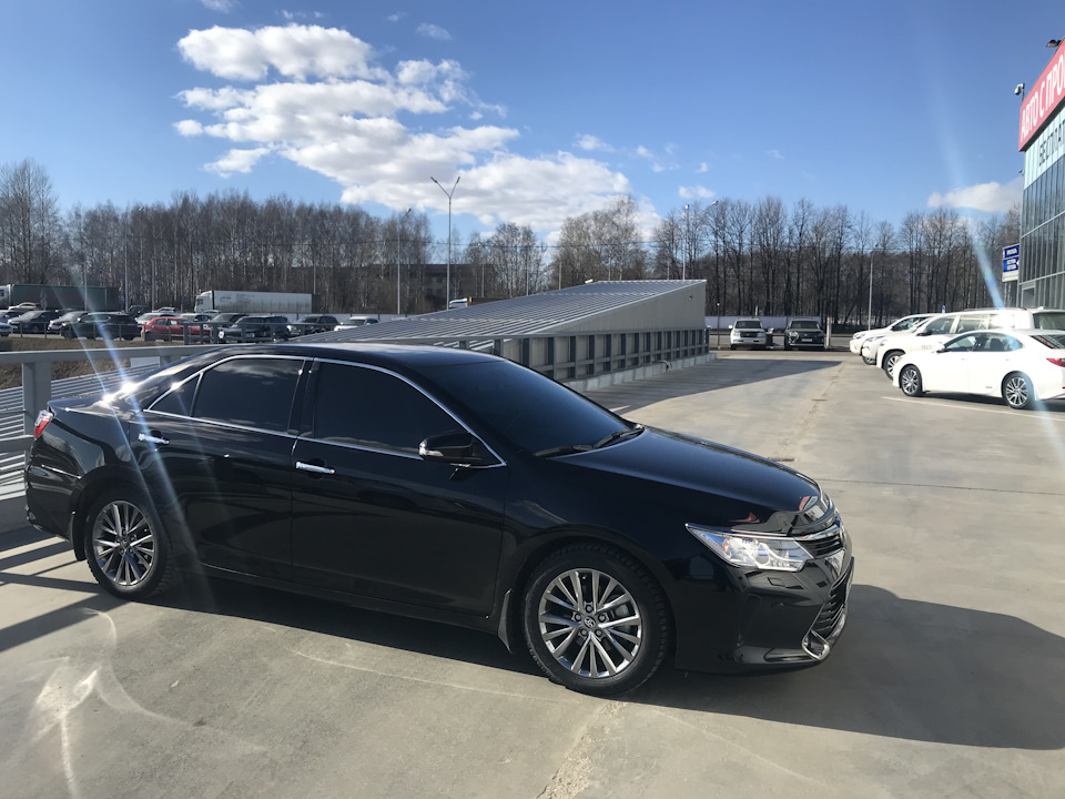 Не только снег потек на улицах но и масло из под крышки. — Toyota Camry ...