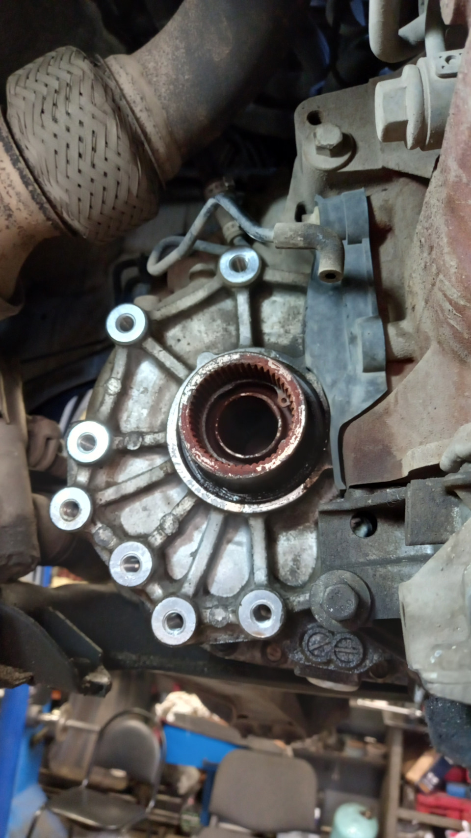 Сальник переднего редуктора — Land Rover Freelander 2 (L359), 2,2 л ...