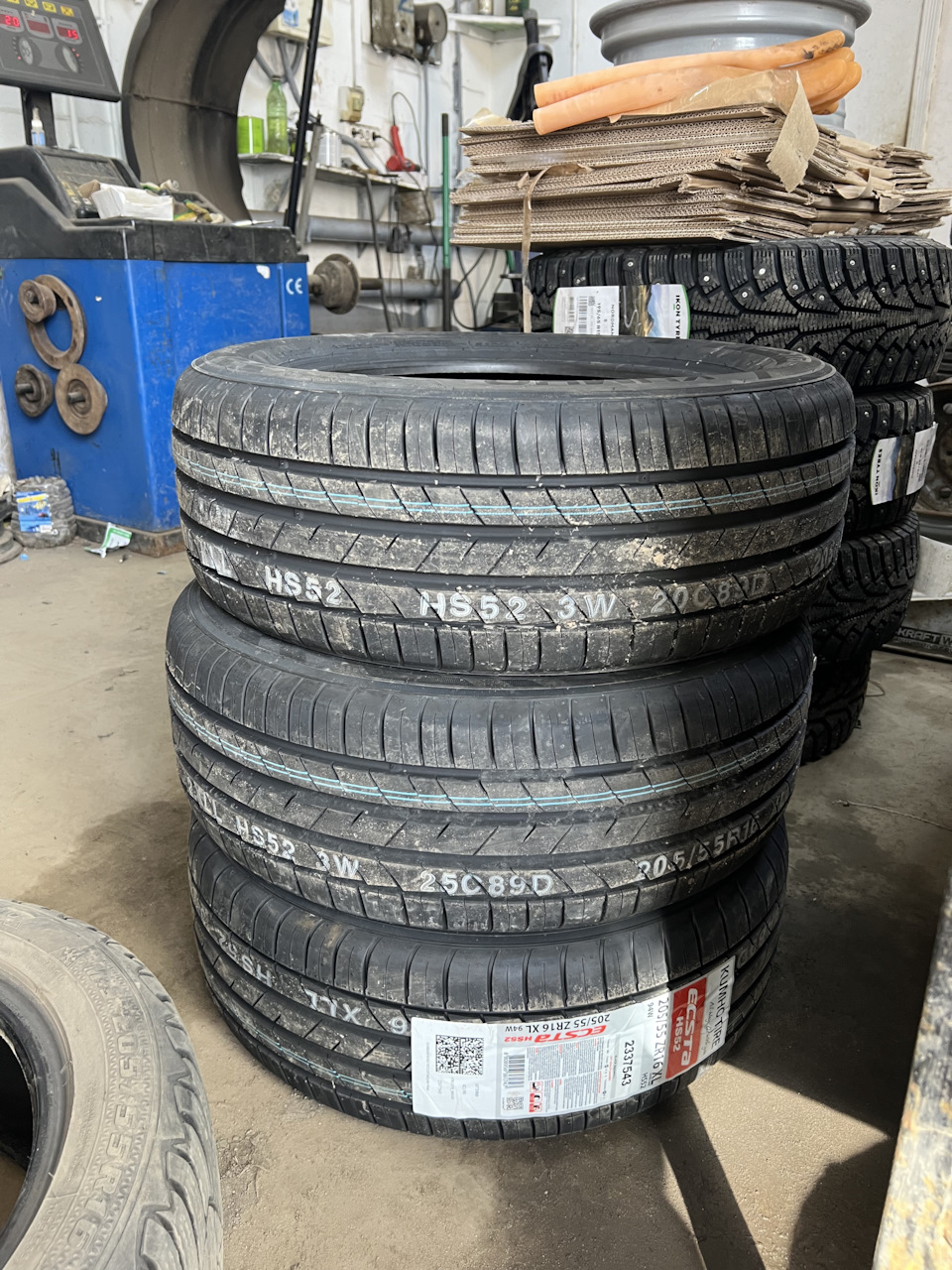 Kumho Ecsta HS52 205/55 R16 94W — Peugeot 308 (1G), 1,6 л, 2011 года ...