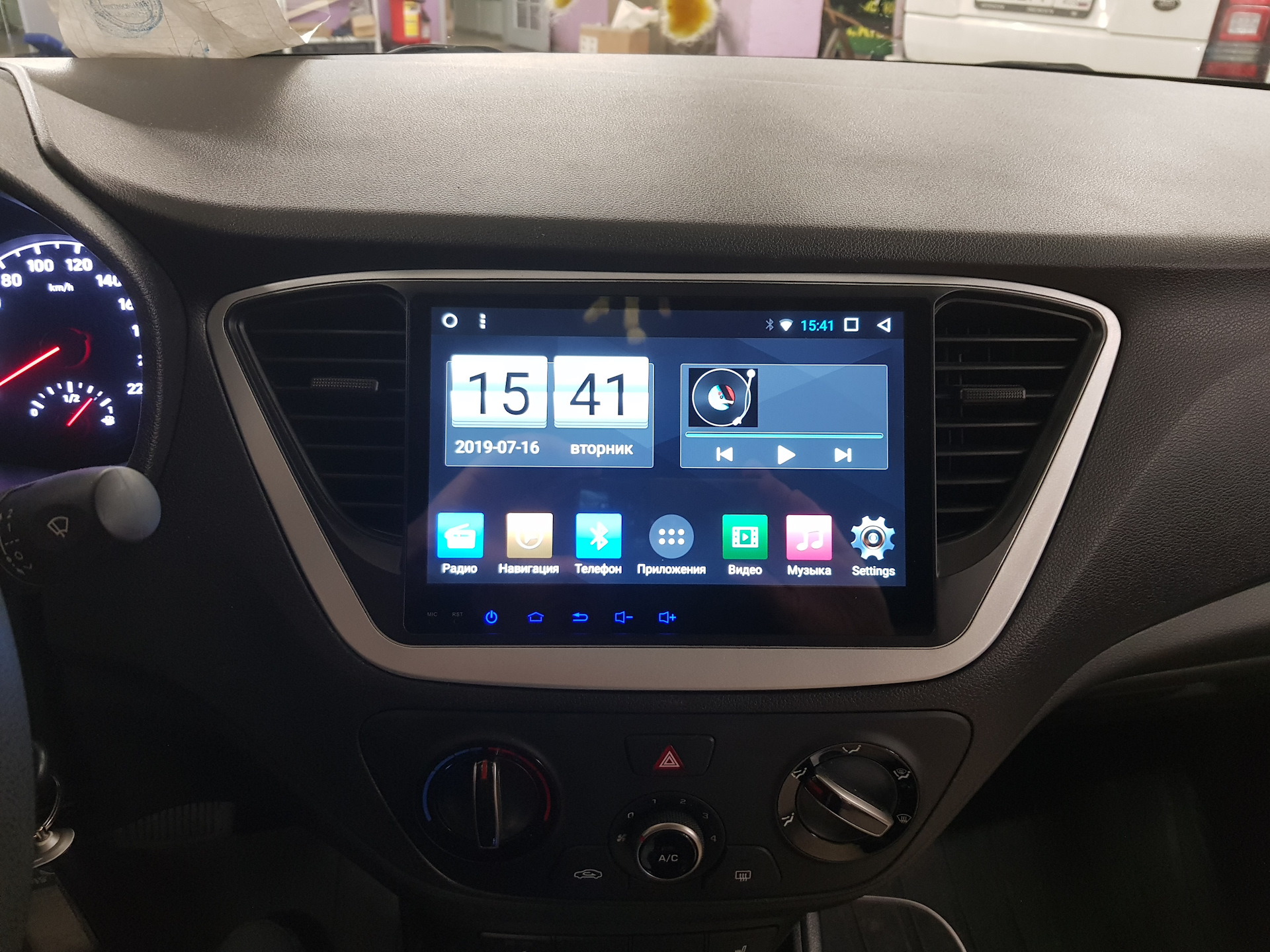 Hyundai solaris android