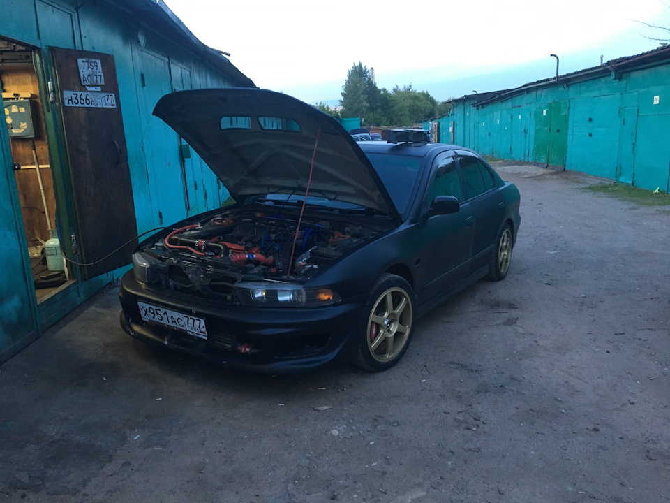 200. Плановая замена масла, поломка фитинга (адаптера AN), поиск утечки ...