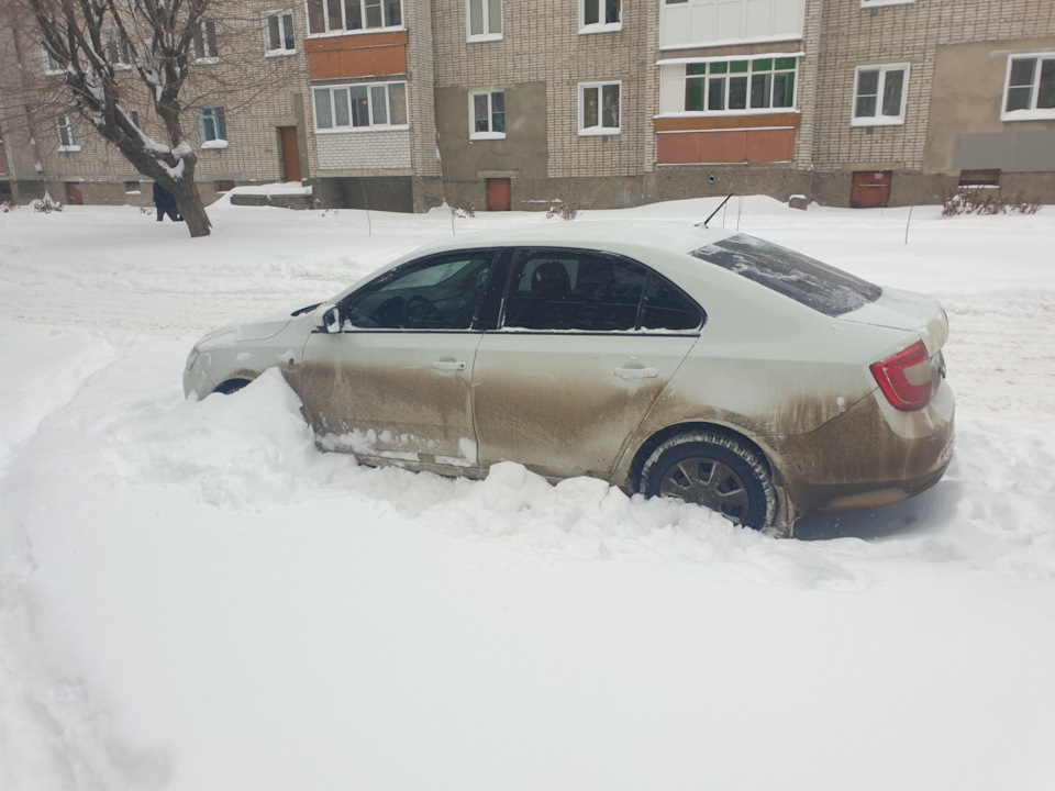 Защелка лючка бензобака шкода рапид