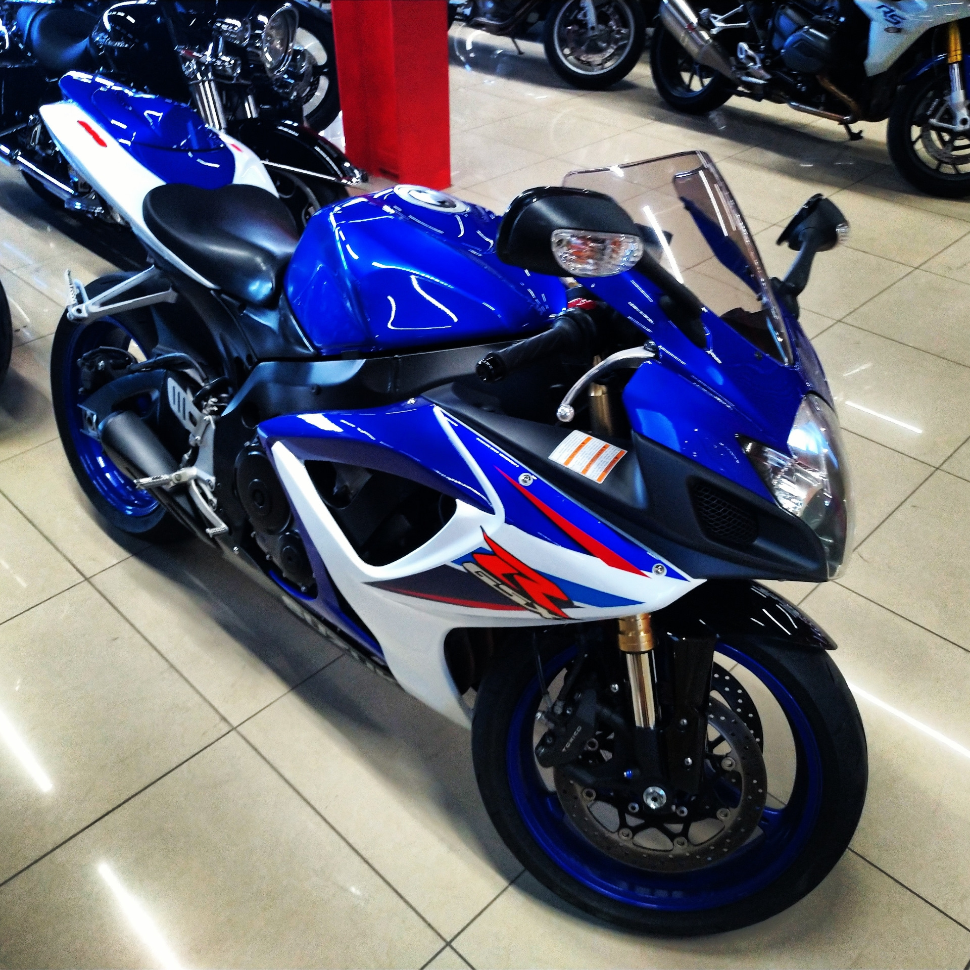 Suzuki GSX R 600 k8