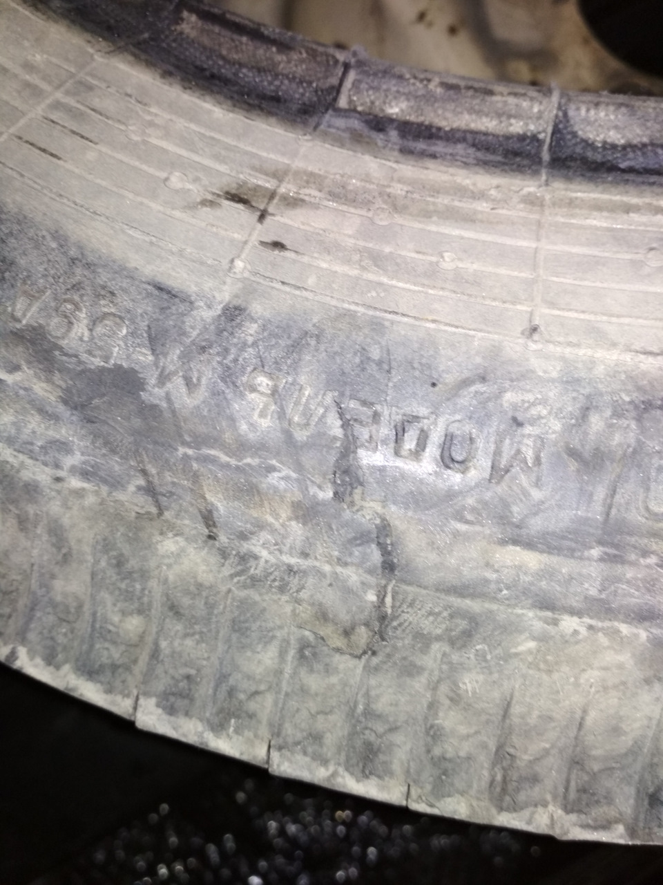 Прорезали колесо ножом?! — парковочные войны?! — Москвич 403, 1,4 л ...