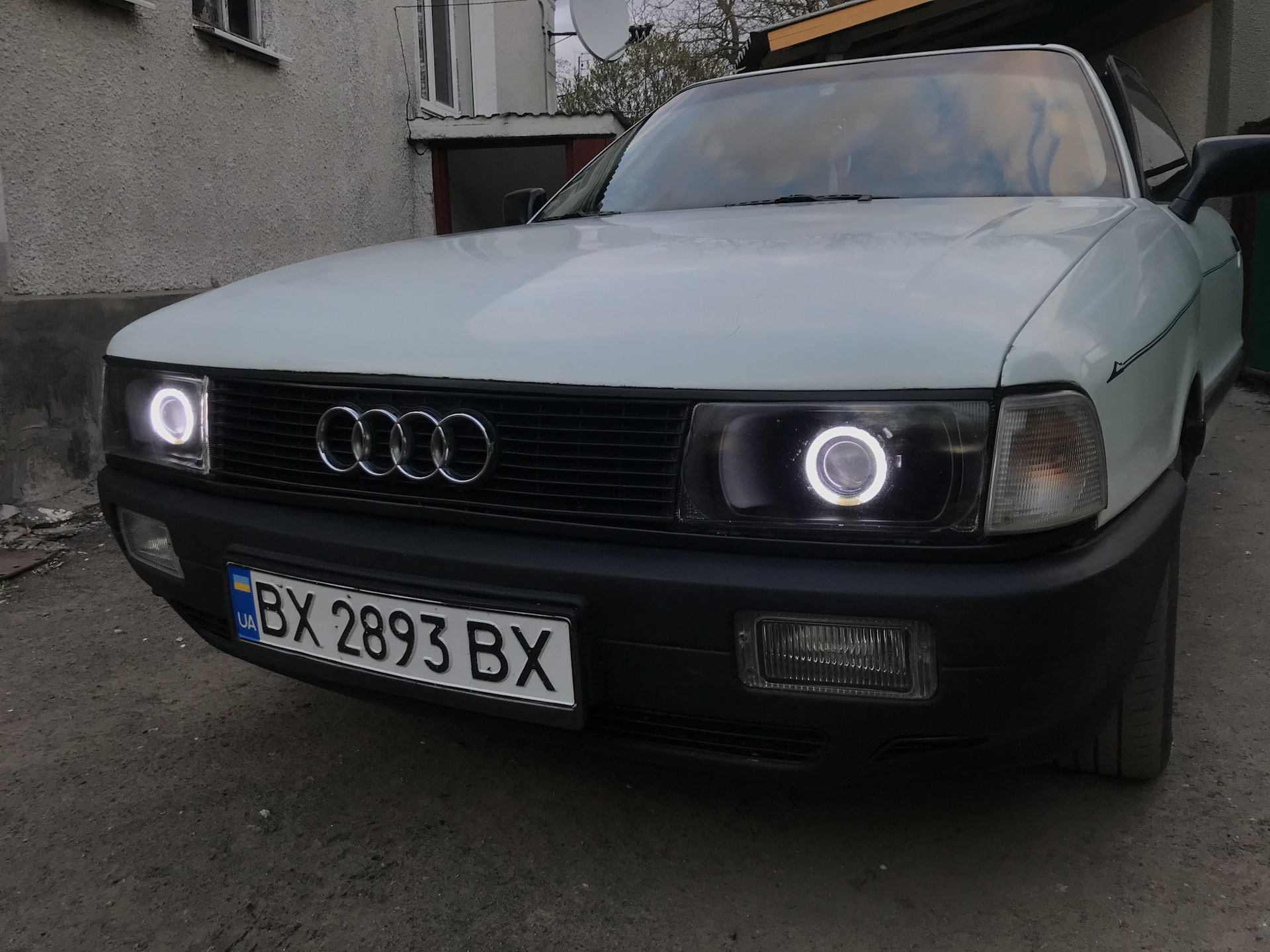 Оптика 80. Оптика Ауди 80 б3. Audi 80 опер. Ауди 80 темные поворотники. Ауди 80 б3 с редкой оптикой.