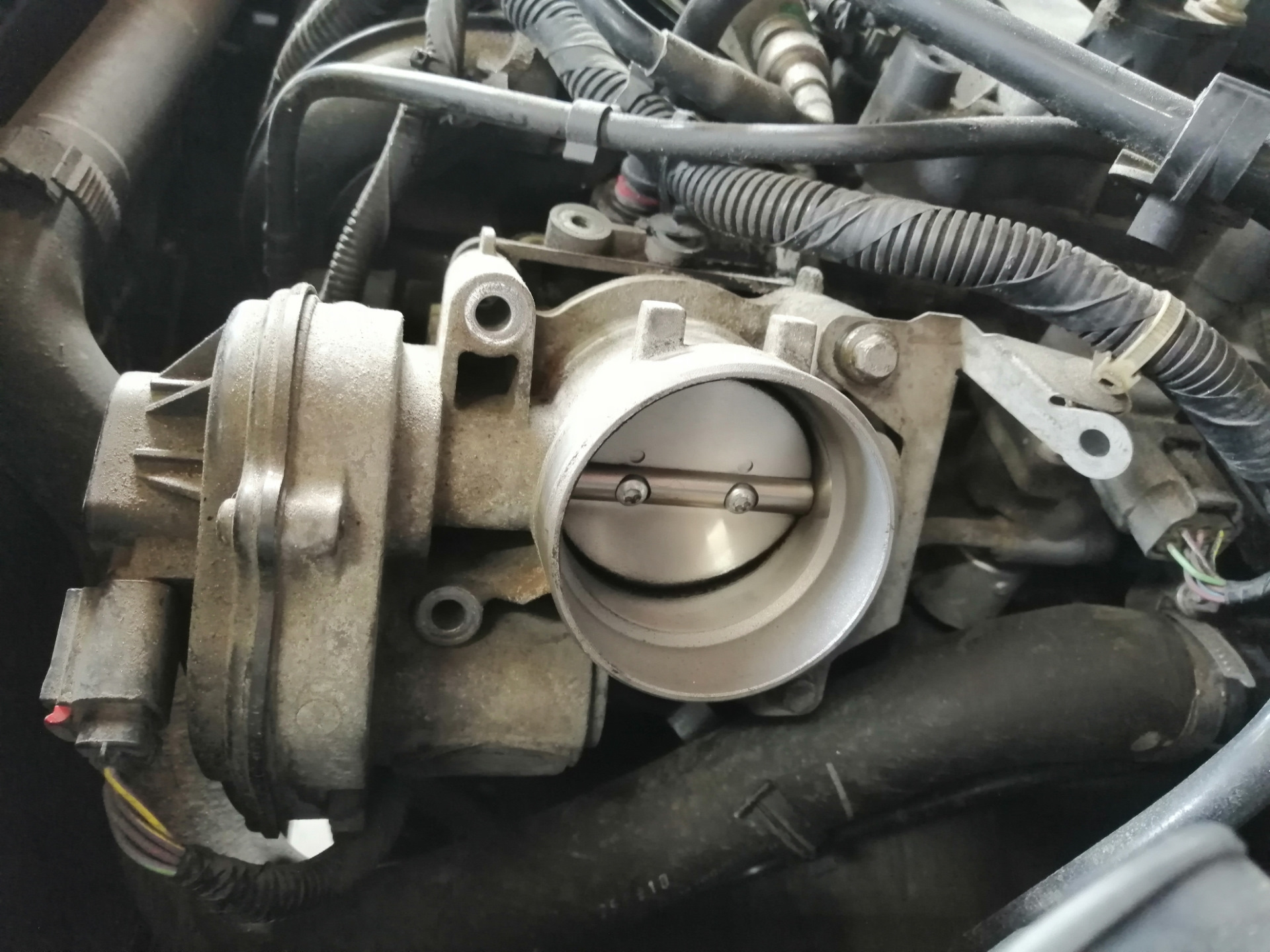 Масло во выпускном коллекторе. — Ford Mondeo IV, 2,3 л, 2010 года ...