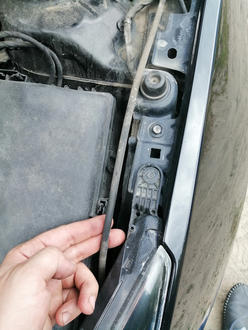 Здесь разрезал шланг — Chevrolet Cruze (1G)