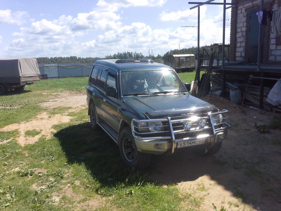 Решетка радиатора от правого руля — Mitsubishi Pajero (2G), 3 л, 1998 ...