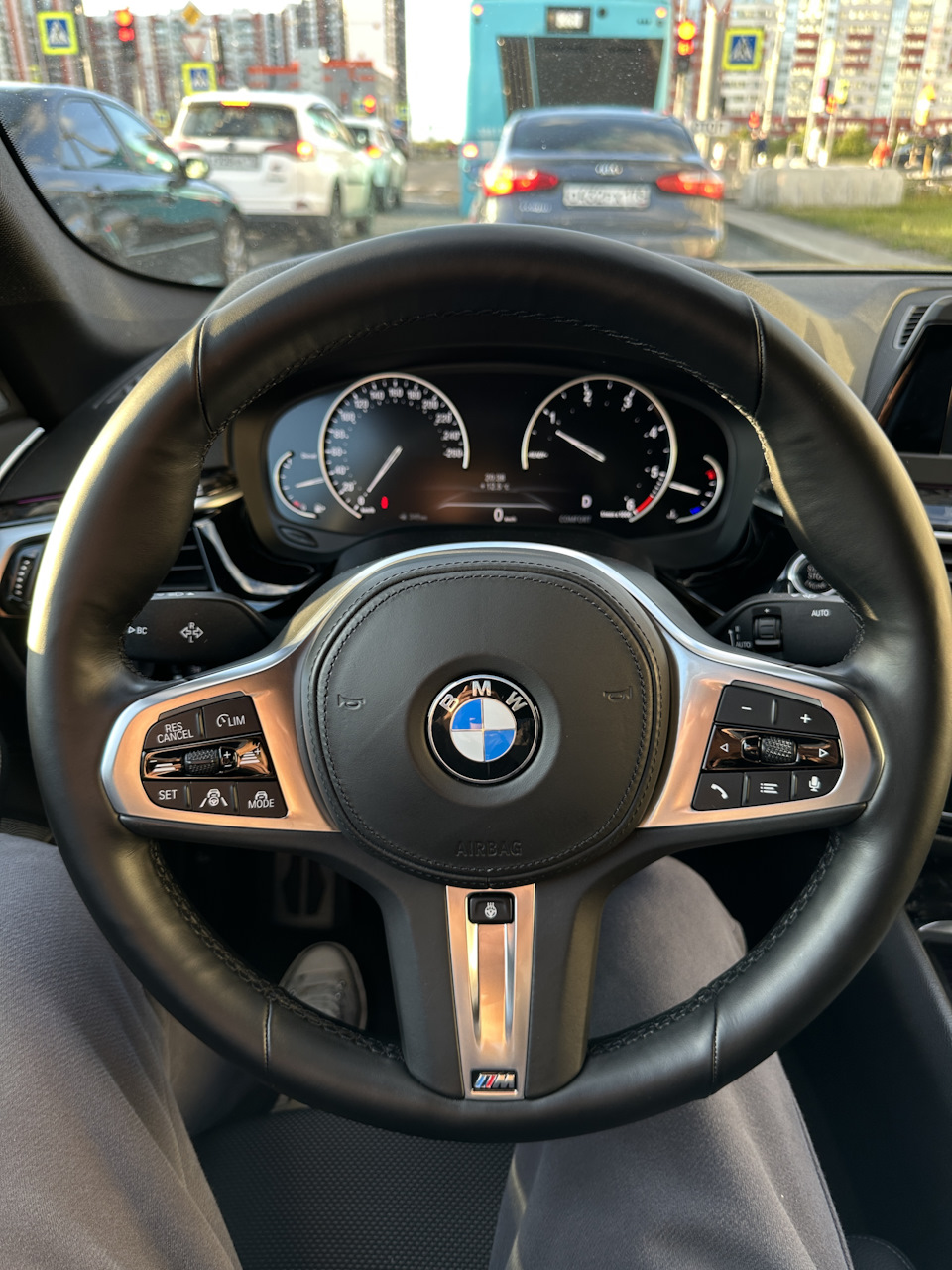 М руль и порожки. — BMW 5 series (G30), 2 л, 2019 года | тюнинг | DRIVE2