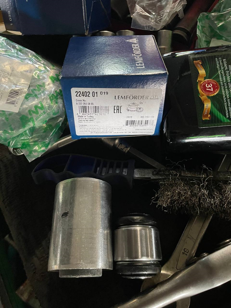 Фото в бортжурнале Mercedes-Benz S-Class (W220). Запчасти на фото: 2240201, A2223520865