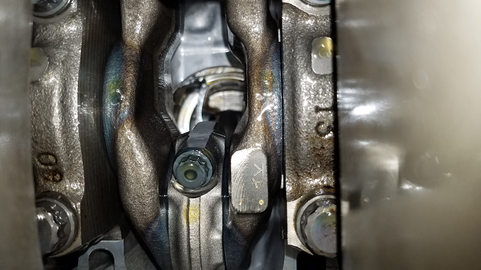 в фокусе шейки коленвала — Toyota Prius Plug-in Hybrid (1G)