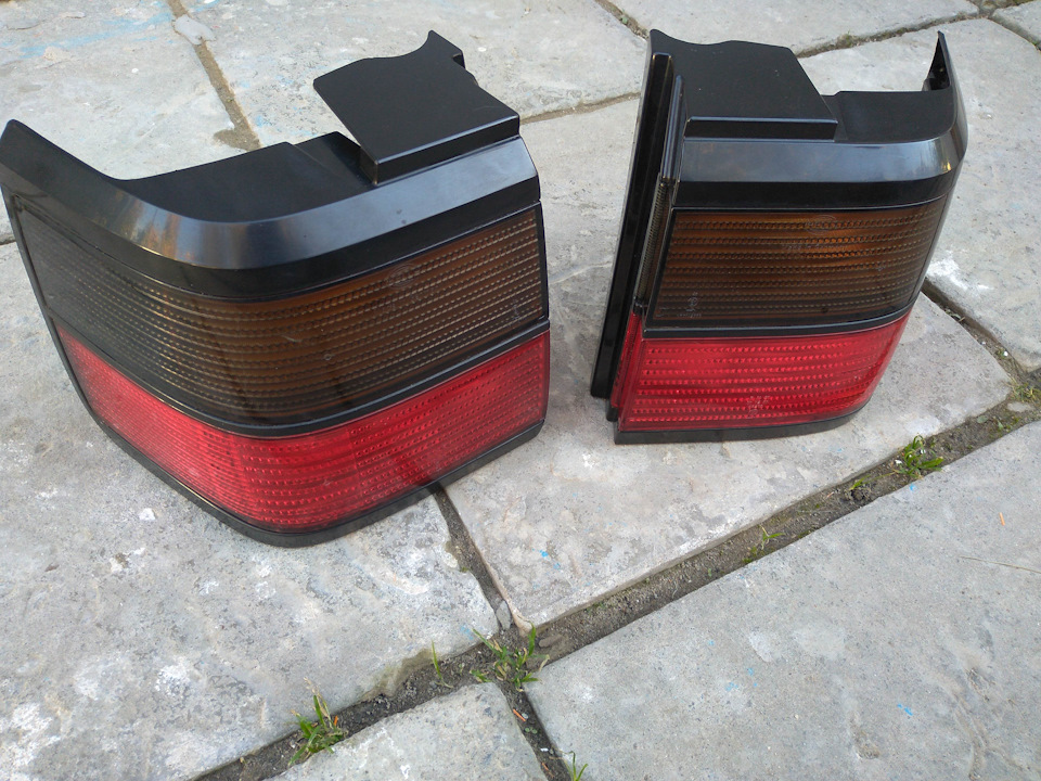 Задние фонари HELLA RED BLACK седан — Volkswagen Passat B3, 1,8 л, 1990 ...