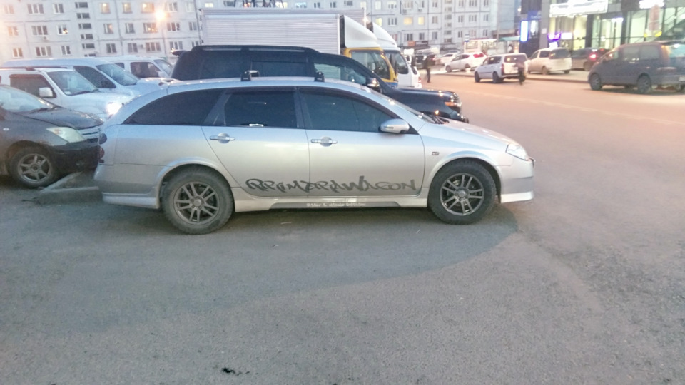 Установка каркасных шторок и установка держателя крышки бензобака ...