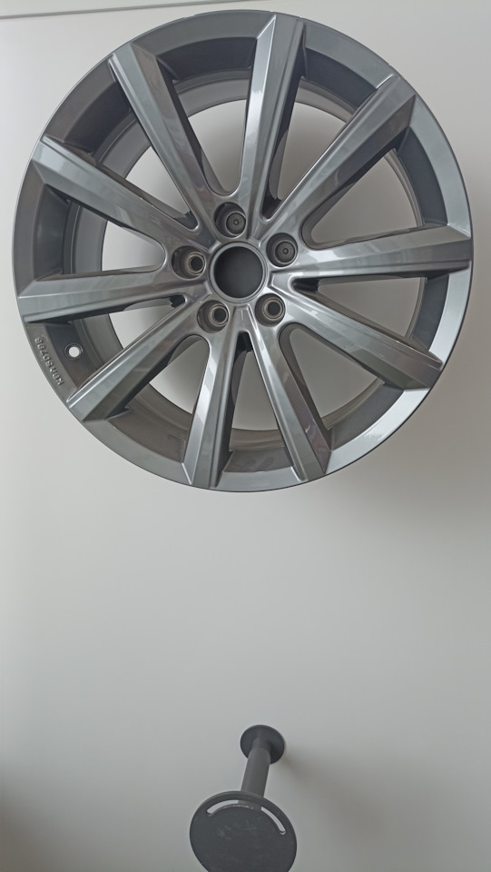Литые диски VAG 8Jx18 ET25 5x112 на Porsche Macan, Volkswagen Touareg ...