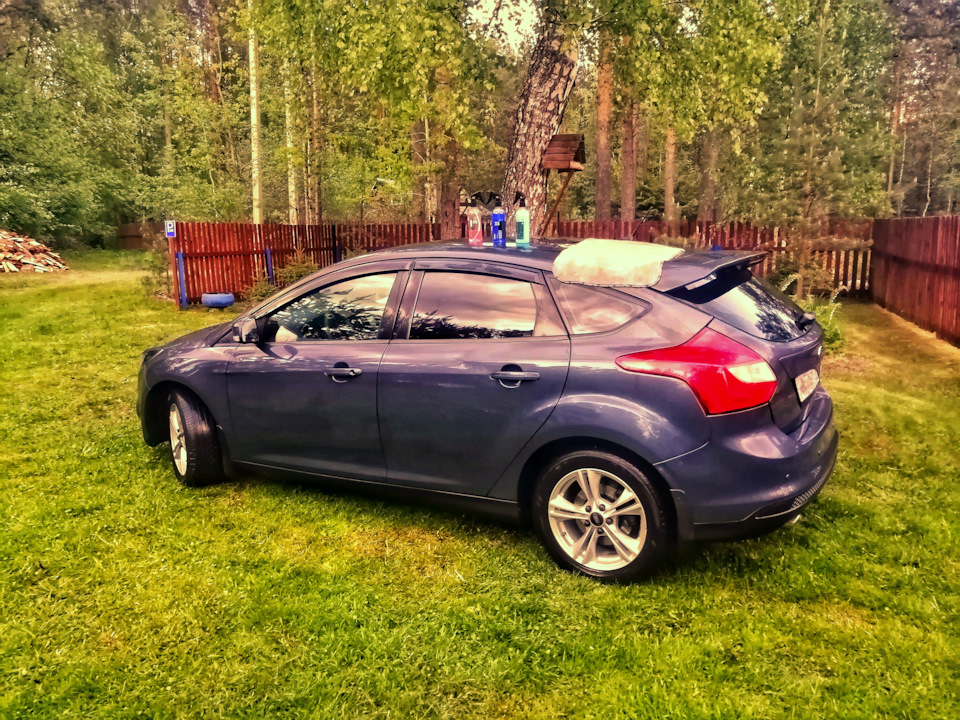 Ну и на посошок. Штиблет снаружи теперь пахнет арбузиком, а внутри дынькою ) — Ford Focus Hatchback III