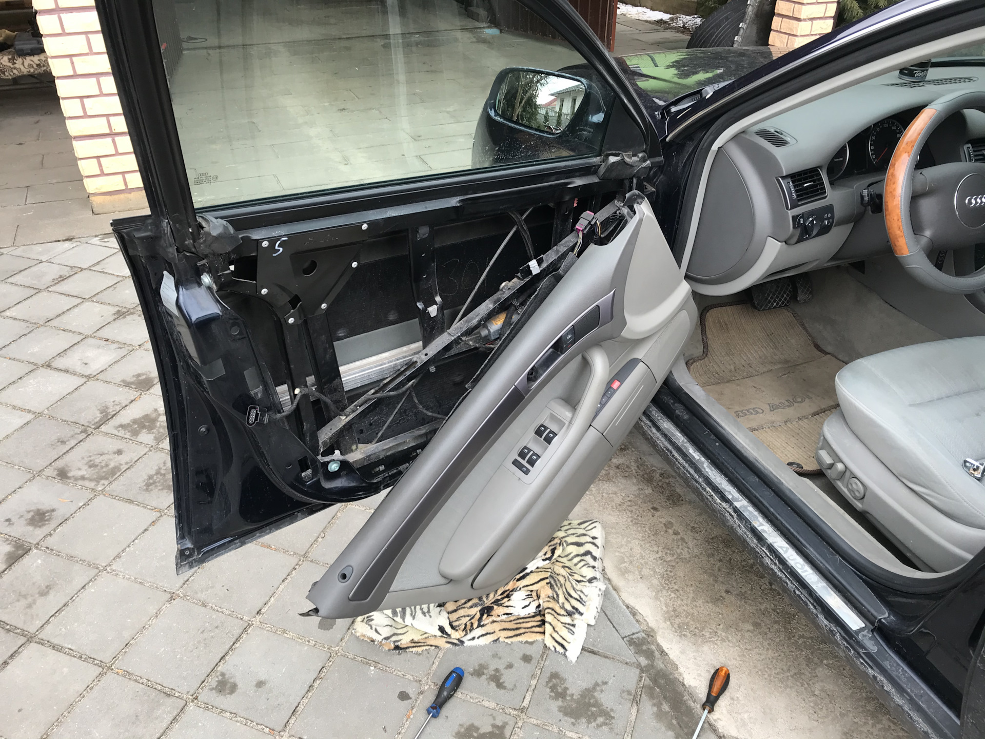 Концевик двери — Audi A6 (C5), 2,4 л, 2003 года | просто так | DRIVE2