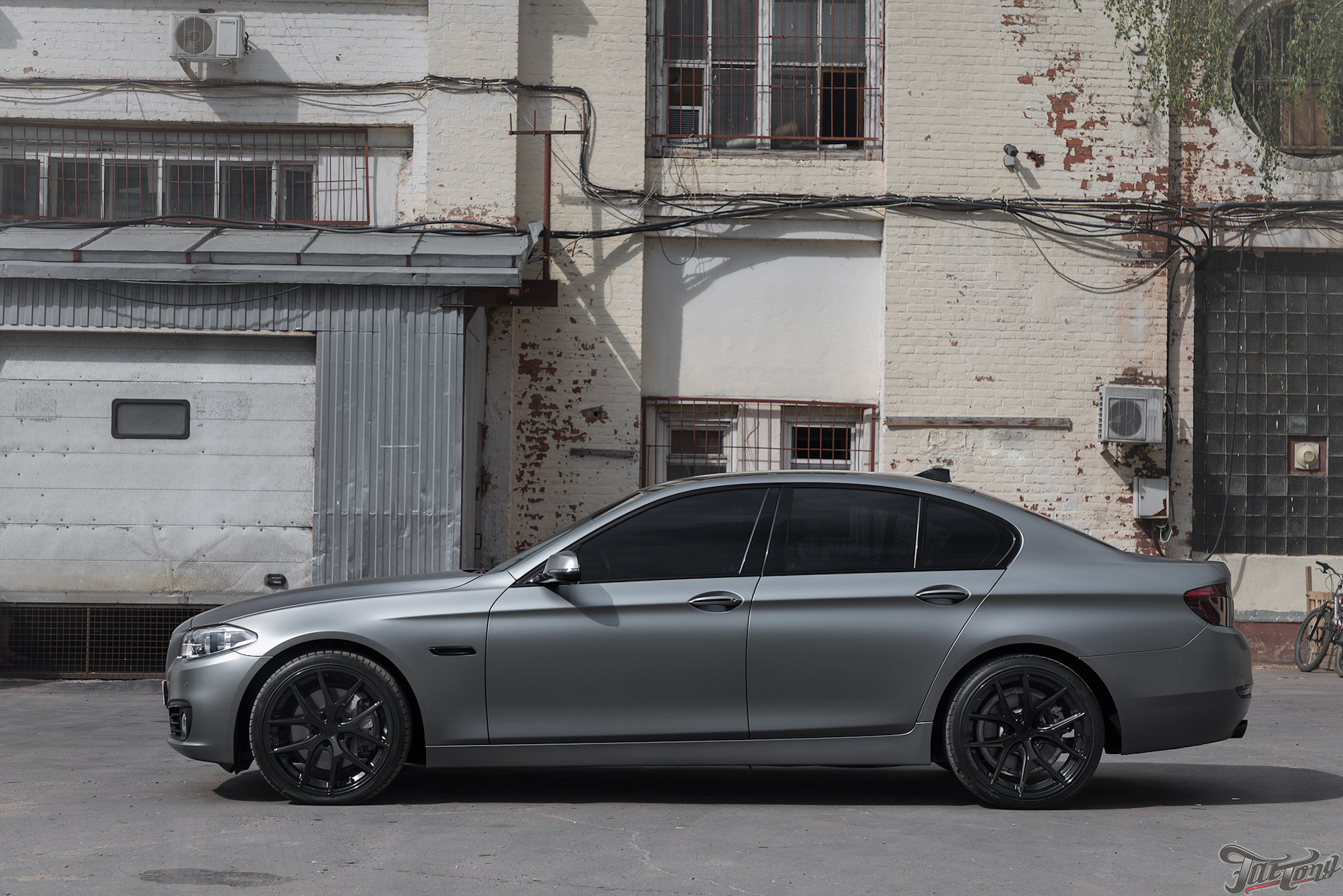 BMW 5 f10 серый матовый