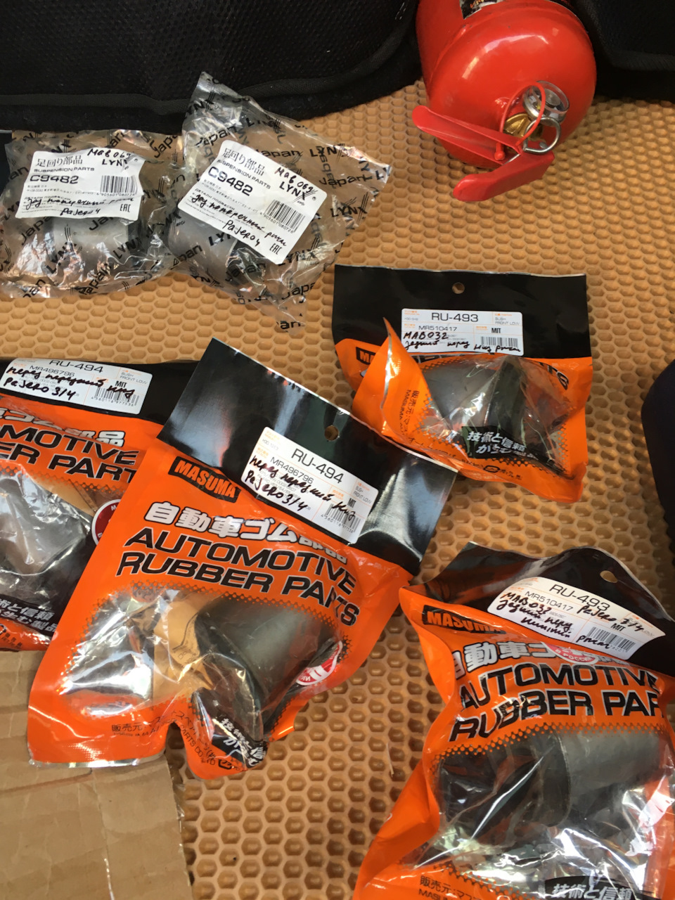 Фото в бортжурнале Mitsubishi Pajero (4G). Запчасти на фото: C9982, RU494, C9482, RU493, MR510417, MAB032, MR496796