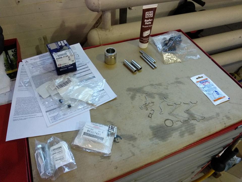 MR307401 Втулка направляющая суппорта тормозного заднего Mitsubishi ...