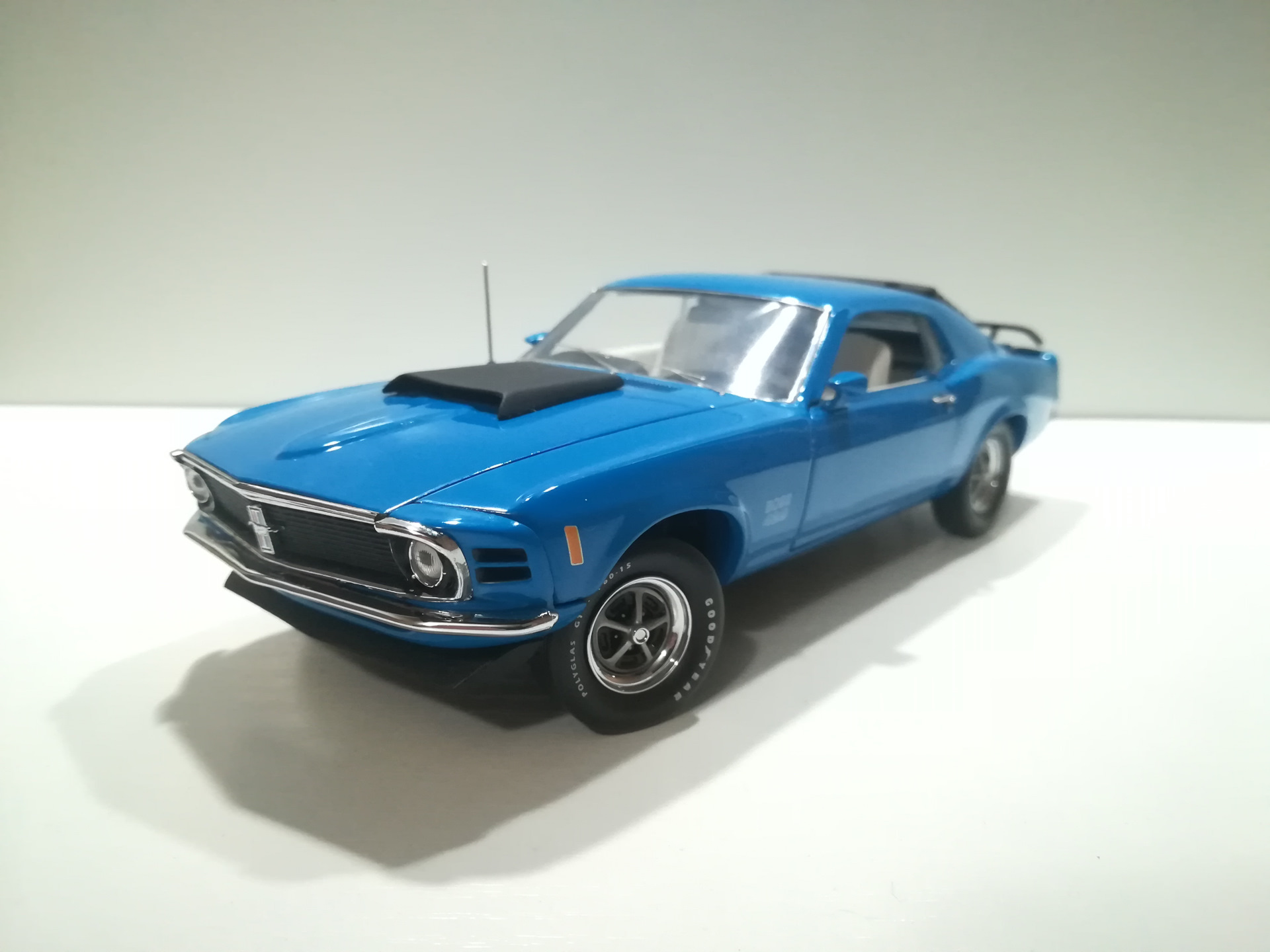 Мустанг работа. Greenlight 1 24 Ford Mustang Boss 429. 1:43 John Wick Ford Mustang Boss 429 1969. Ford Mustang 429 Boss 1969 модель 1:64.