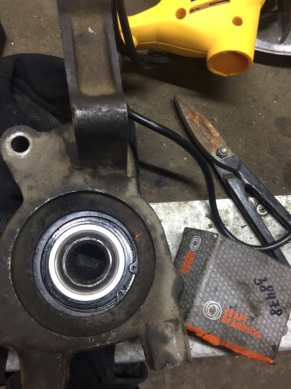 Замена ступичного подшипника ) — Москвич 2335, 1,6 л, 1999 года ...