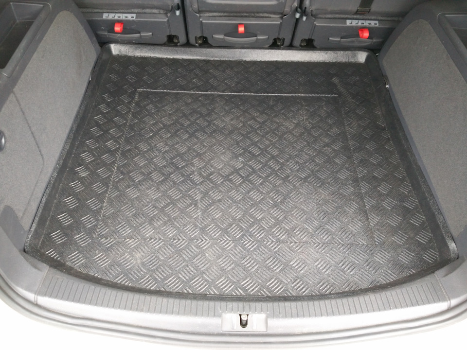 Коврик в багажник. — Volkswagen Touran (1G), 1,6 л, 2015 года | своими ...