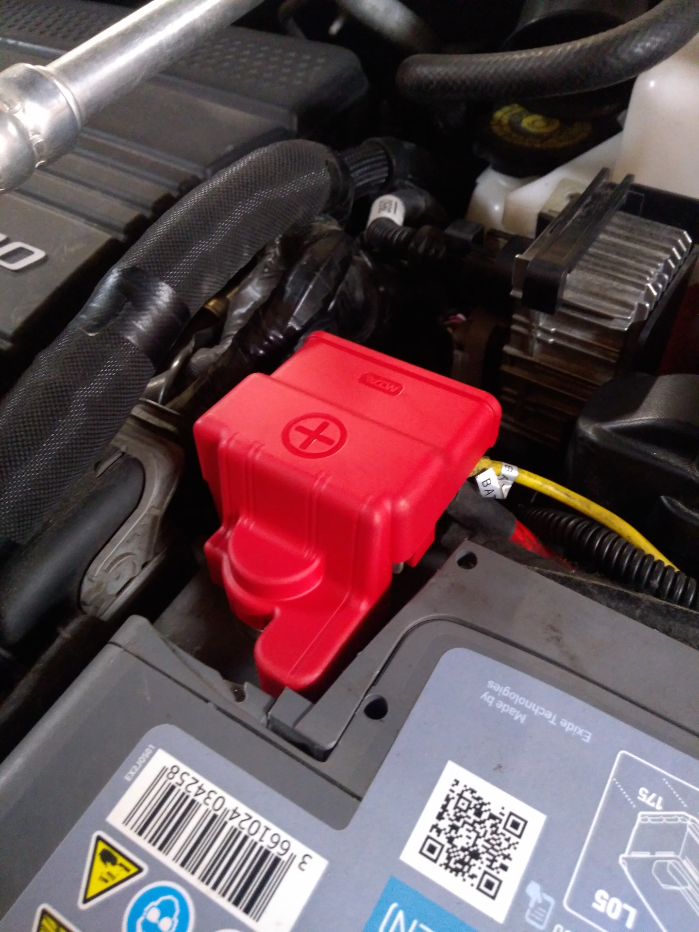 Chevrolet captiva плюсоввя клема. Быстросъёмные клеммы аккумулятора хонда цивик 4д. Клемма аккумулятора brp. Плюсовая клемма аккумулятора jcb 3cx. Крышка клеммы аккумулятора тигуан.