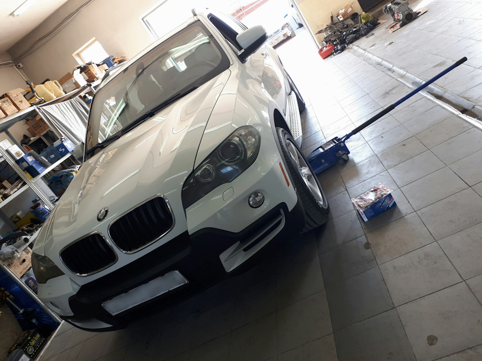 Время для замены передних тормозных колодок — BMW X5 (E70), 3 л, 2008 ...