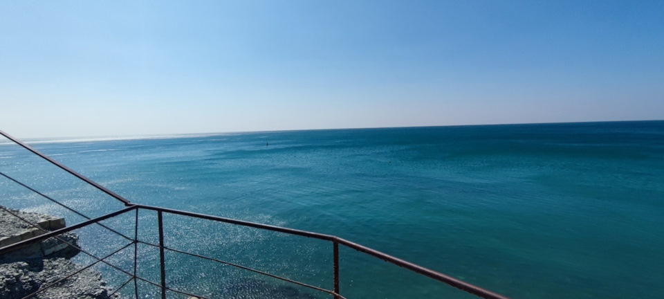 Панорамный вид с лестницы на пляже сосновка — Lada Vesta SW Cross (1G)