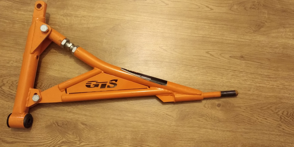 Стойки Gt-pro(-6) на приору, треугольные рычаги Gts и распорка — DRIVE2