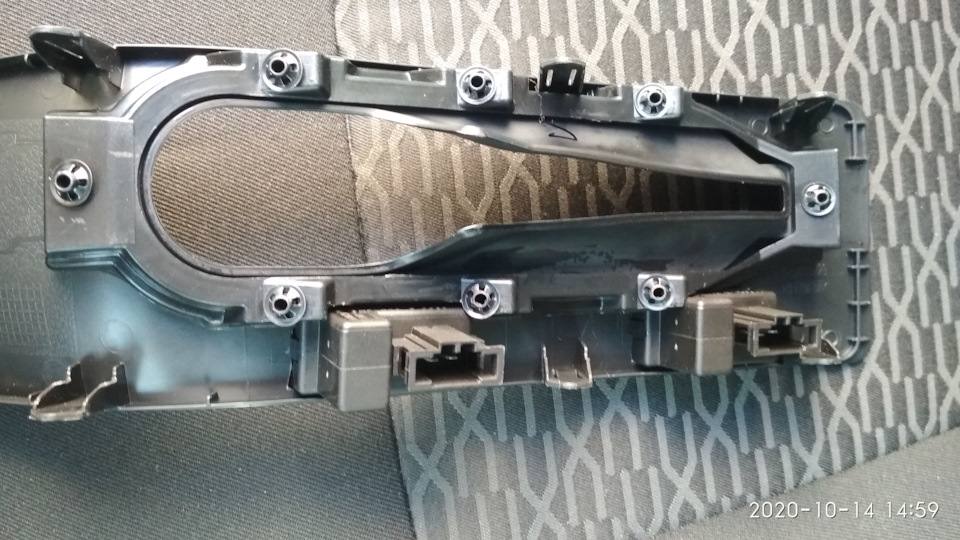 6. вторая тоже вставлена — Lada Vesta SW (1G)