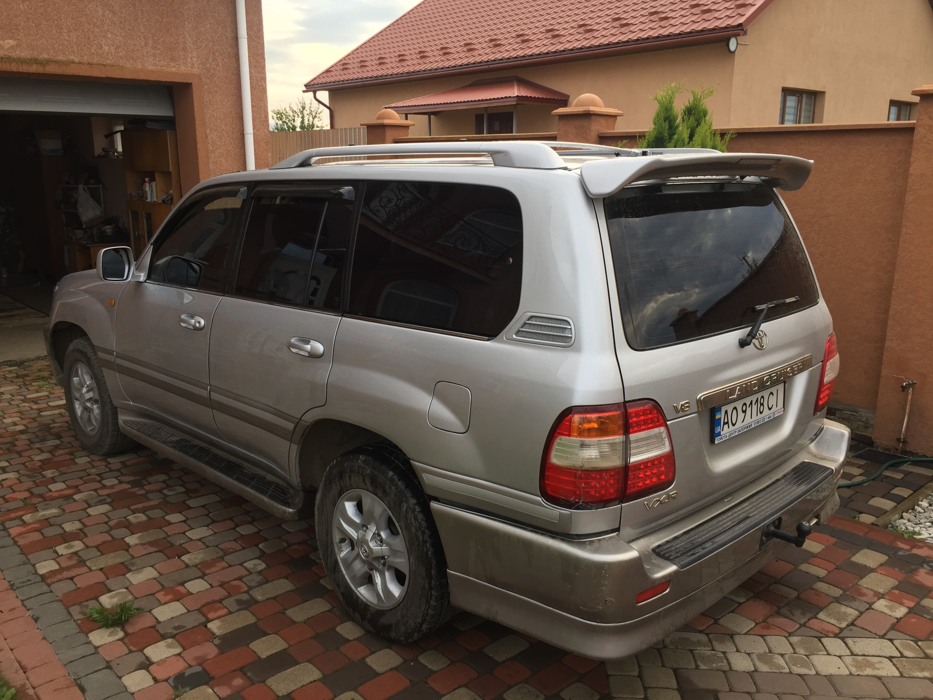 Рейлинги крузер 100. Toyota Land Cruiser 100. Toyota Land Cruiser lx100. Land Крузер 100 4.7. Тойота ленд Крузер 470.