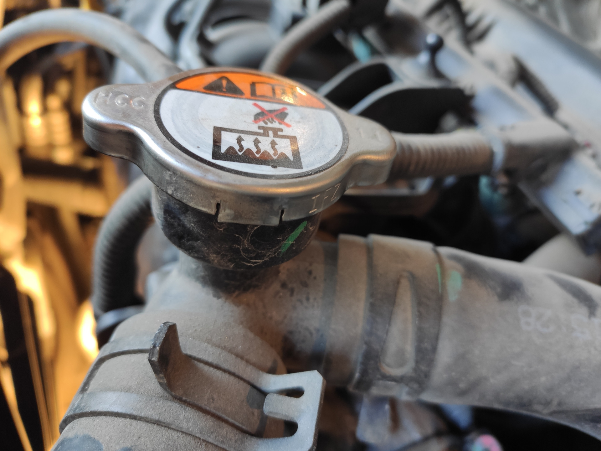 если не менять антифриз что будет. закупориваются каналы охлаждения приора. если не менять антифриз что будет. меняем антифриз. лампа уровень тосола масла.