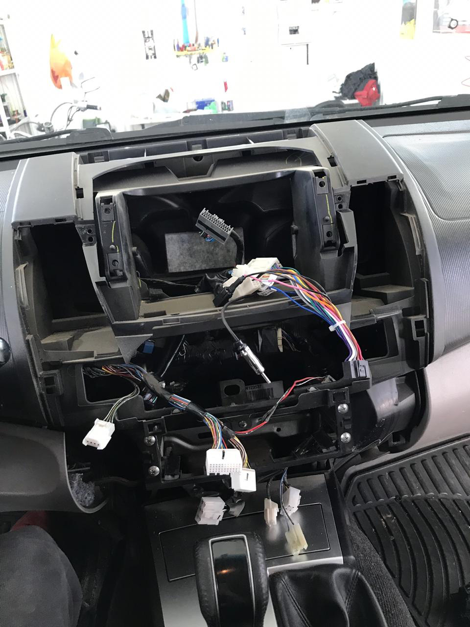 Как снять магнитолу паджеро 4 Замена магнитолы - Mitsubishi Pajero Sport (2G), 3 л, 2010 года автозвук DRIVE2