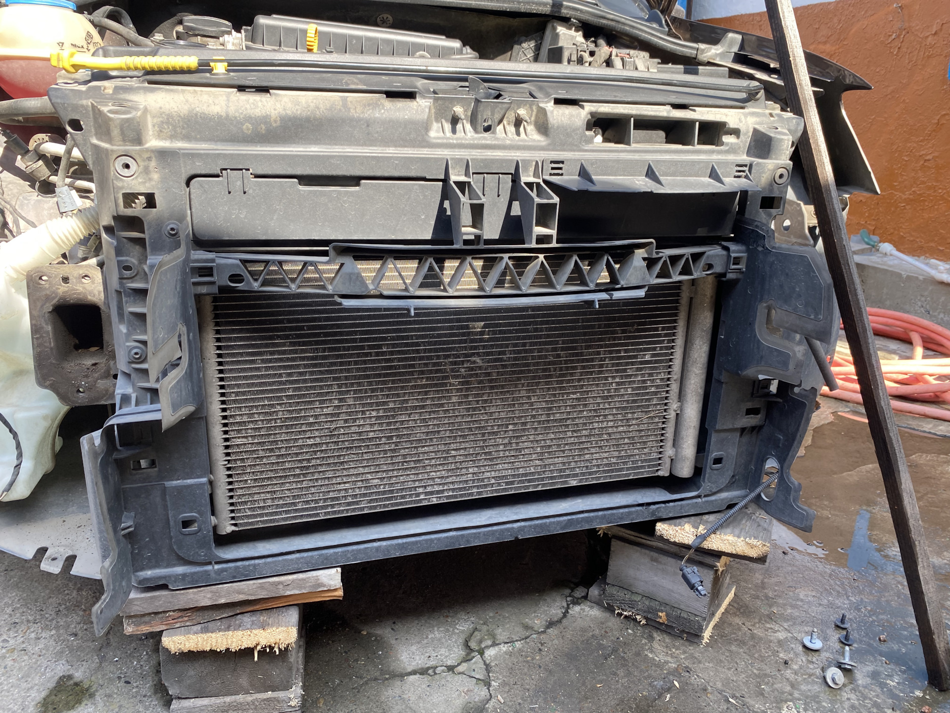 Мытье радиатора — Volkswagen Polo Sedan, 1,6 л, 2015 года | своими ...