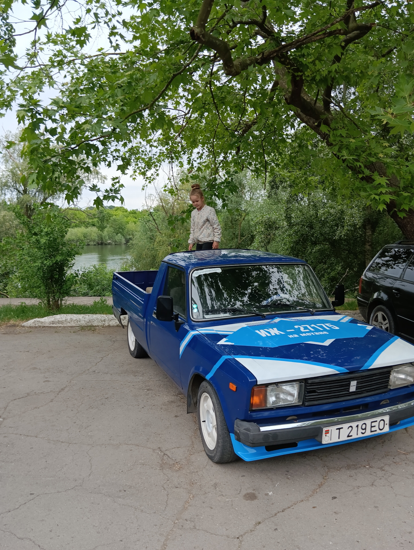 Разукрасились, подкрасились, прикрепил губу, развлекаем прохожих. — ИЖ ...