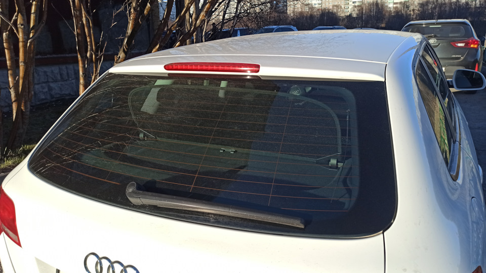 Машина теперь не просматривается как аквариум и хорошо спасает от солнца (не люблю тонировку) — Audi A3 Sportback (8PA)