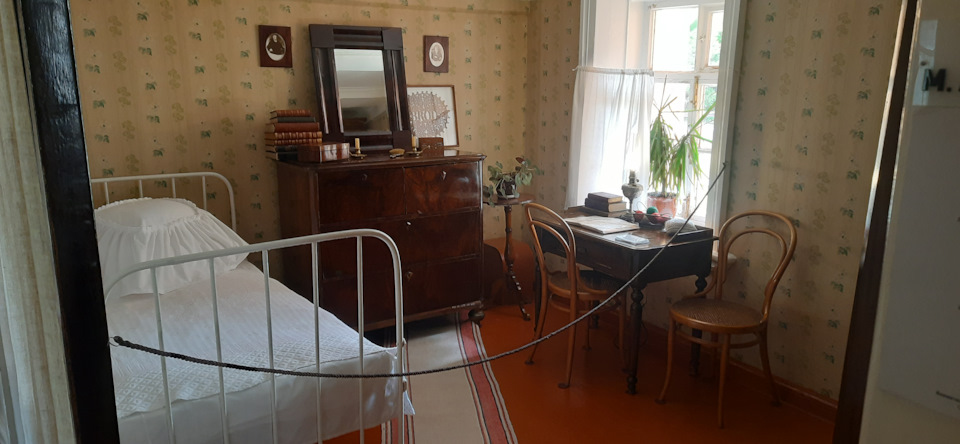 У каждого члена семьи была своя спальня. — Jeep Cherokee (KL)