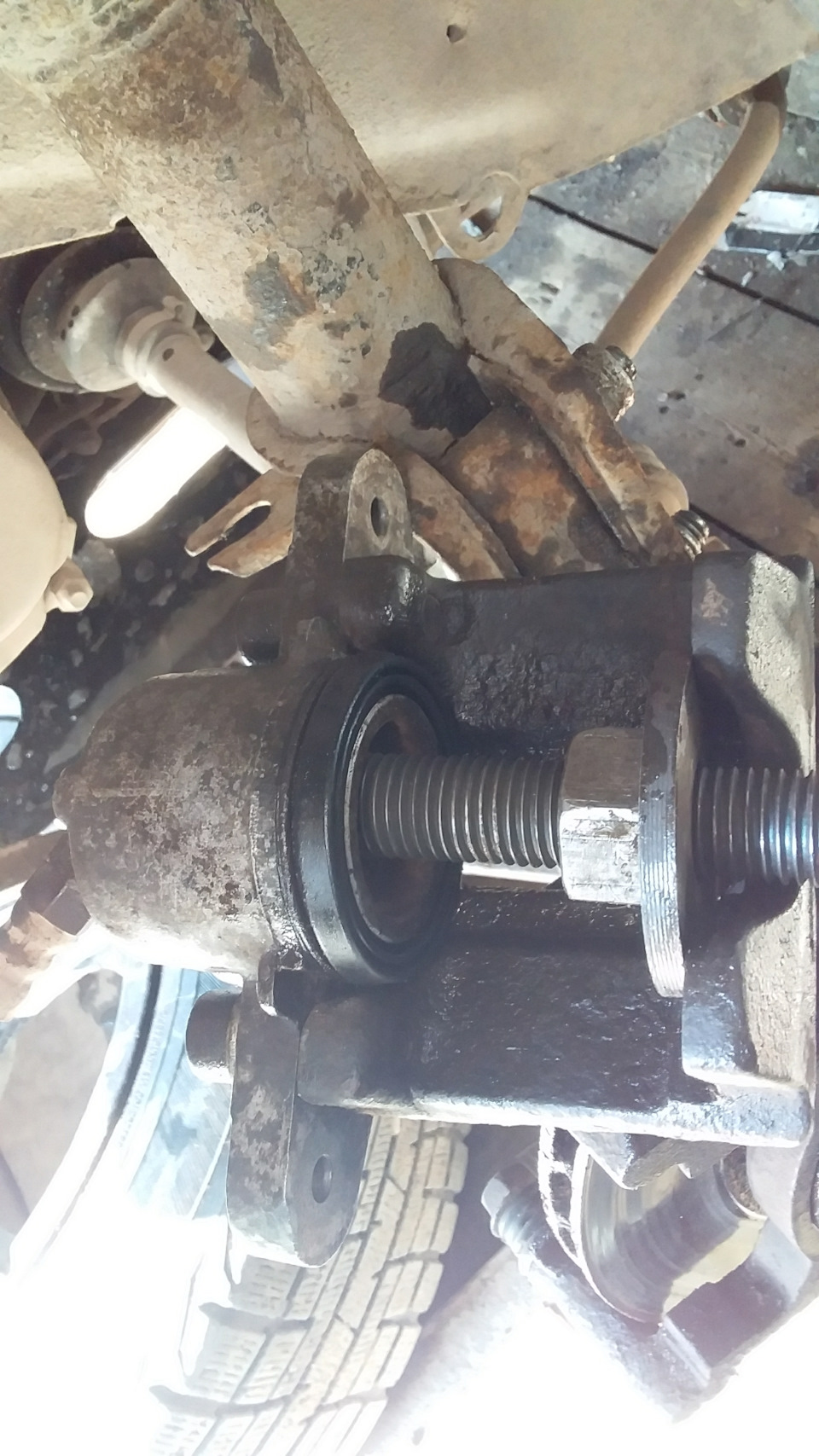 Заклинило тормозной суппорт — Lada 21099, 1,5 л, 1999 года | поломка ...