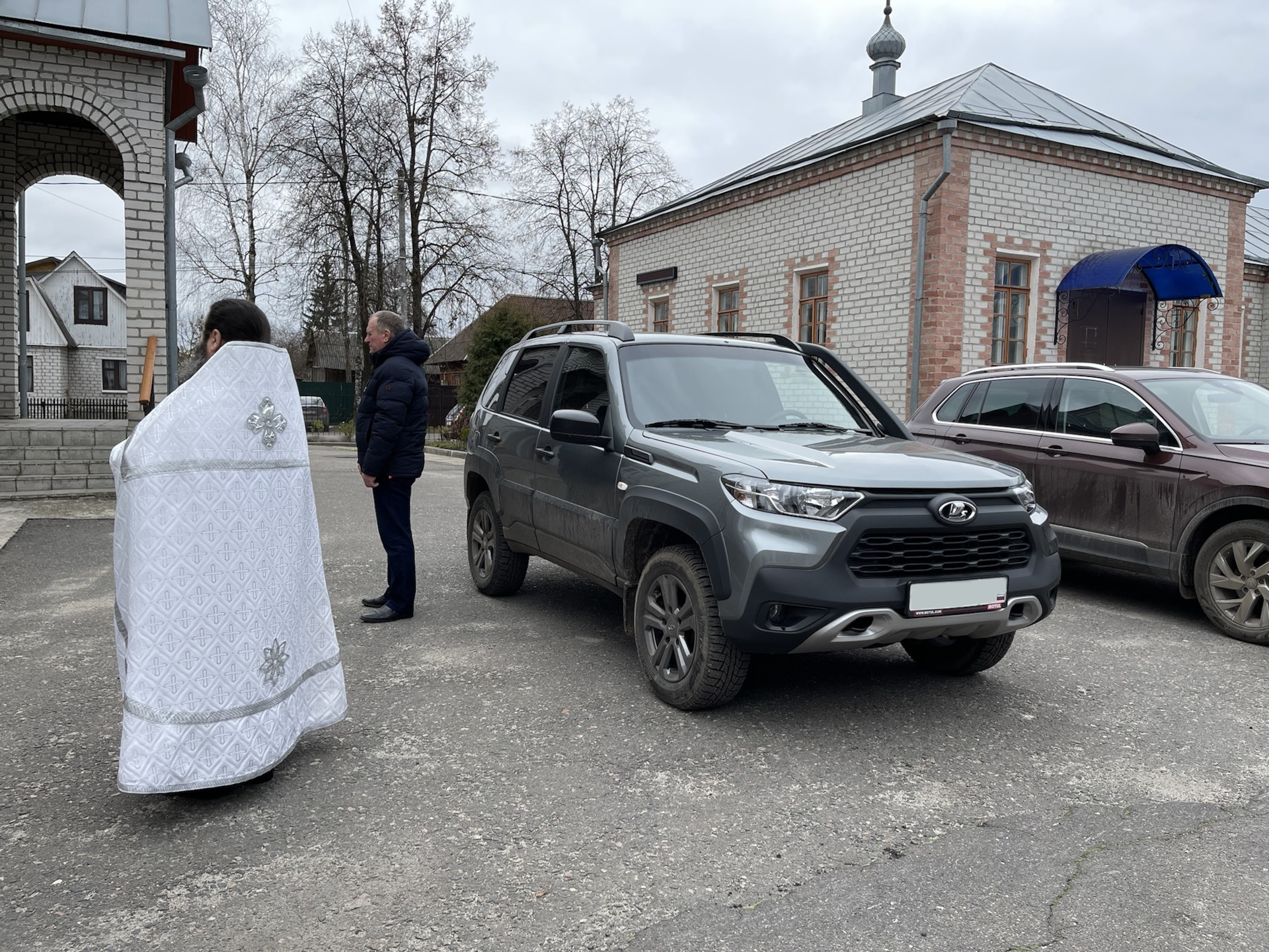освятить автомобиль. освящение благовещенского собора в гагарине. освящение колесницы. освящение колесницы. молитва на освящение колива.