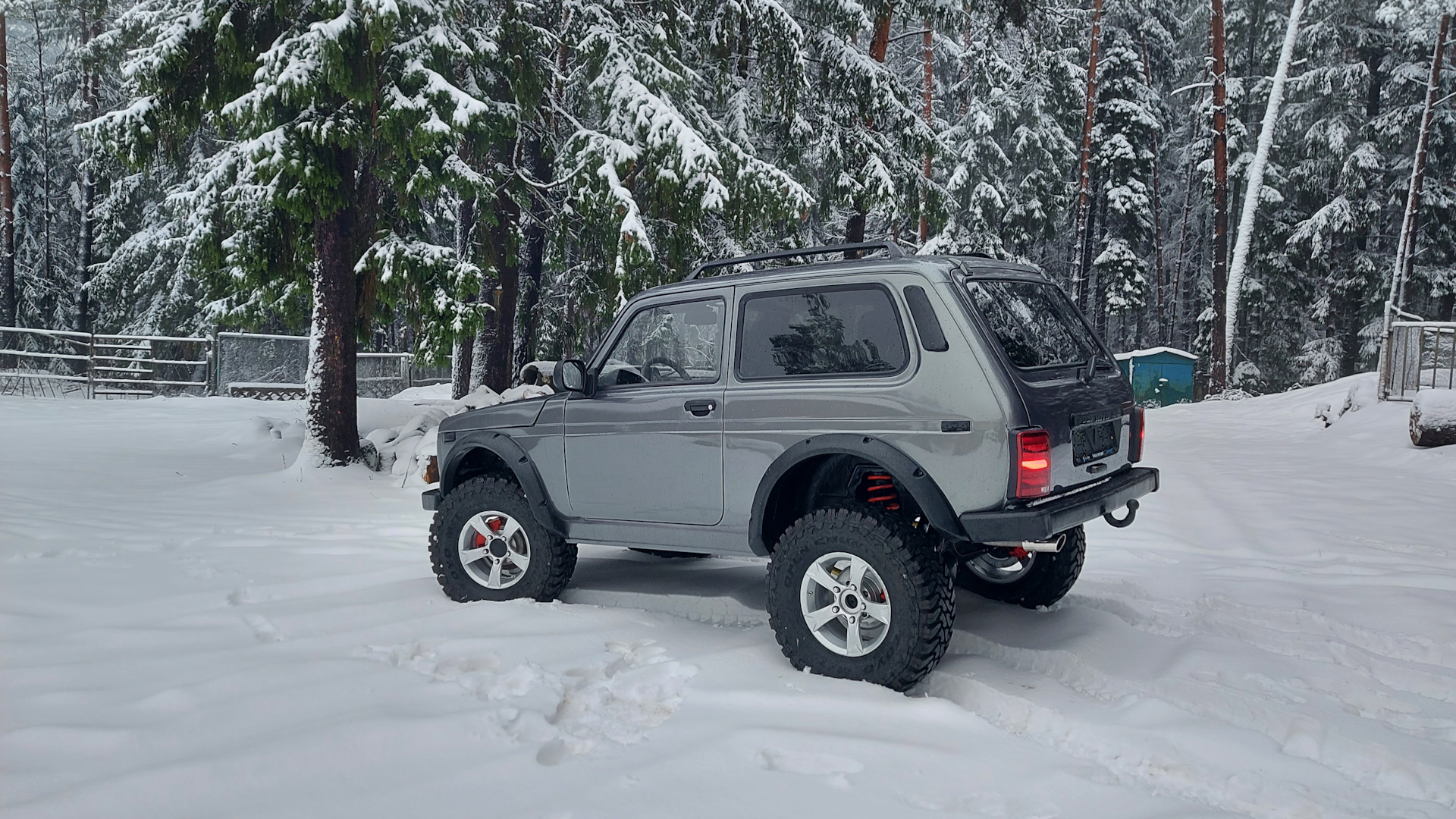 Lada 4x4 3D 1.7 бензиновый 2000 | 