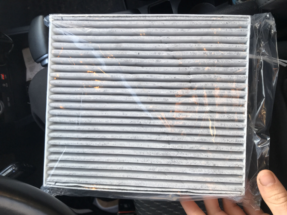 Замена салонного фильтра. — KIA Rio (4G), 1,6 л, 2018 года | плановое ...