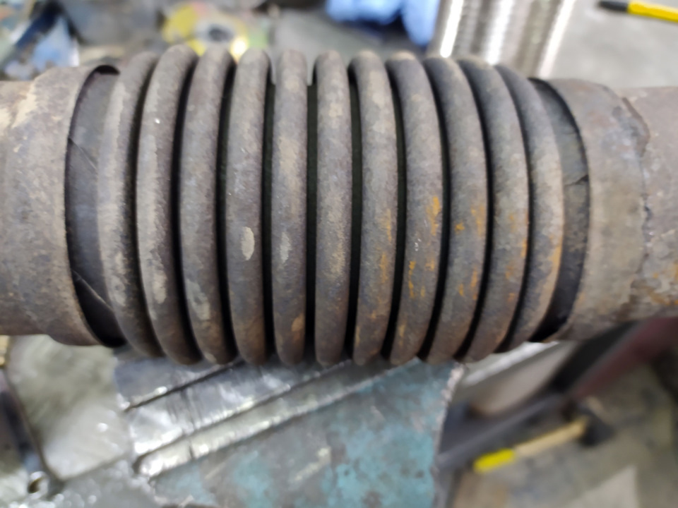 Старая гофра, спустя 5 лет и 60 000 тысяч км после изготовления downpipe. — Audi Q3 (1G)
