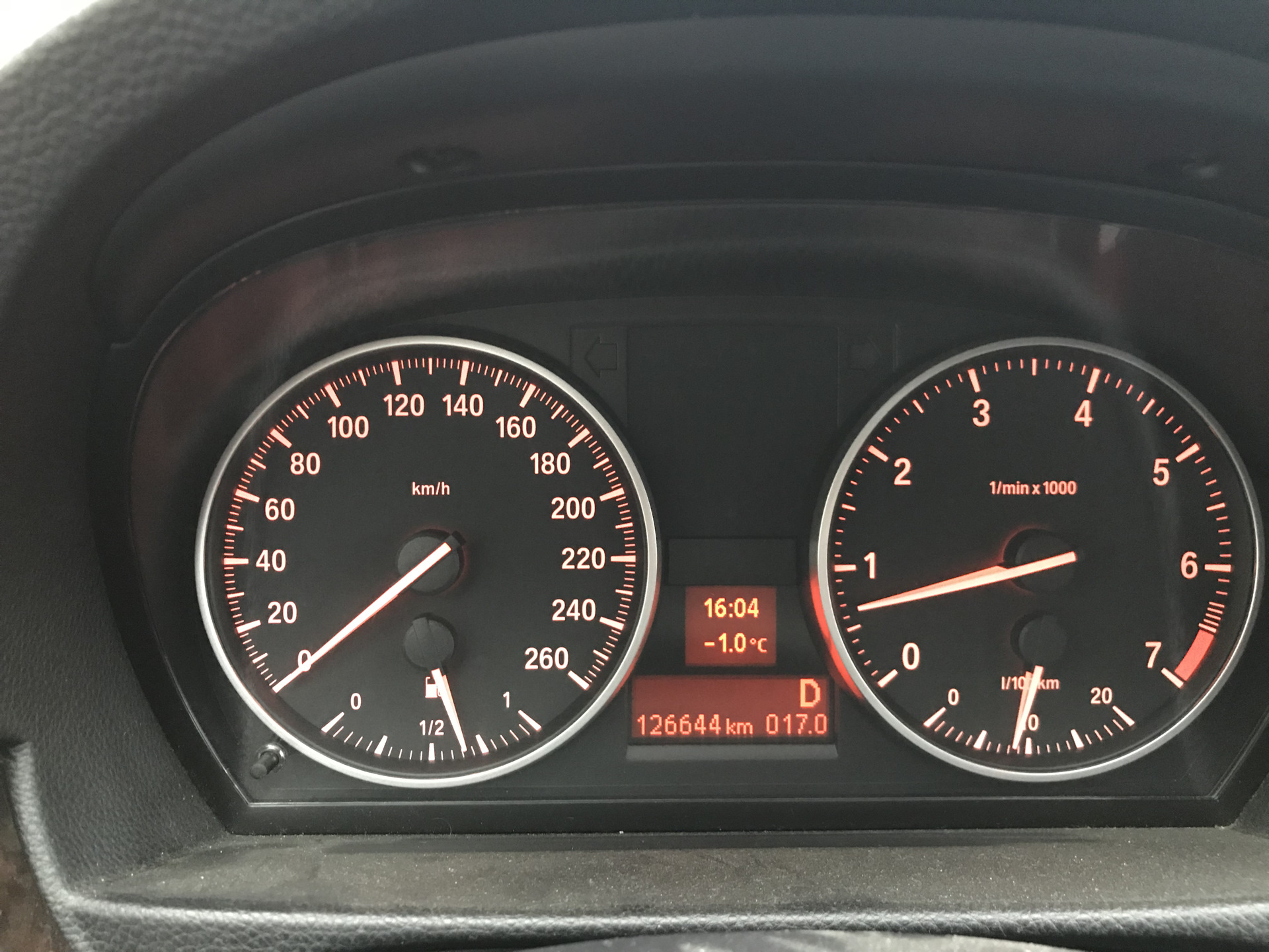 Температура масла бмв. Температура масла на приборке BMW f22. W140 7.3 480 км на приборке. БМВ 630 температура масла 110.