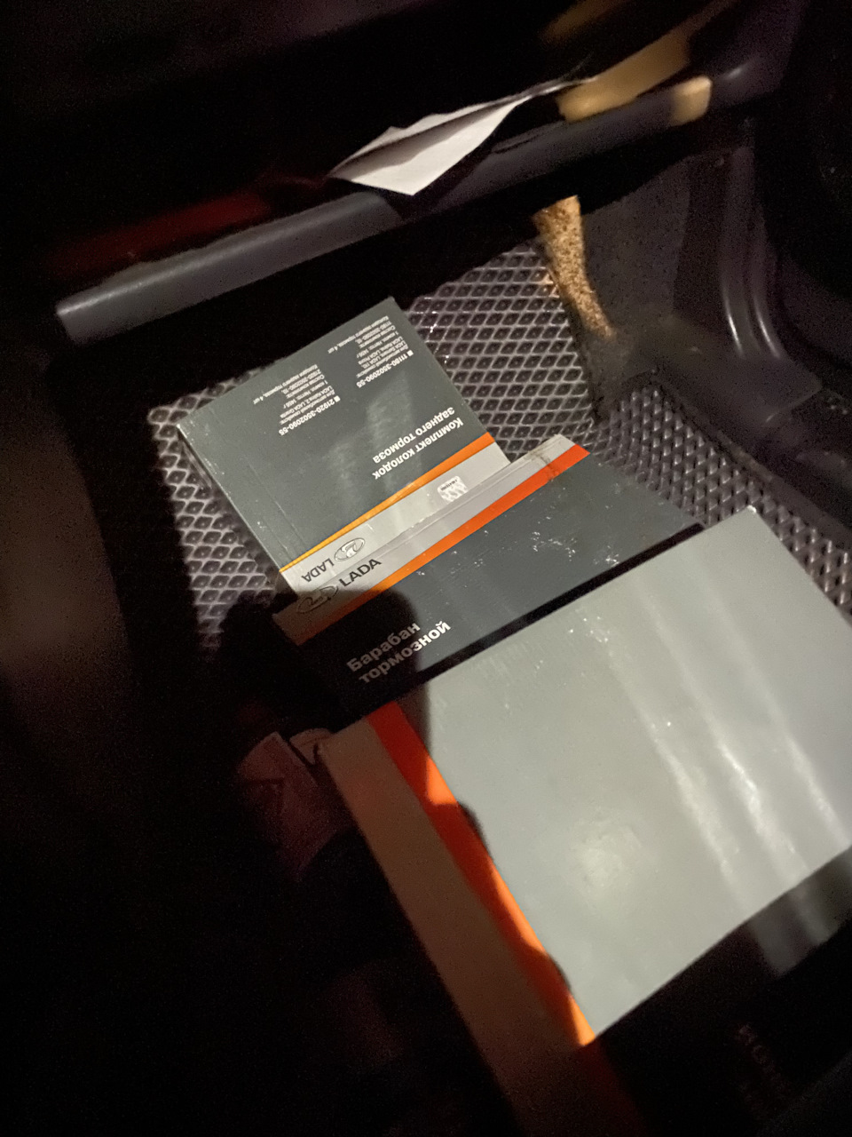 Заехал поменять тросик ручника, по итогу — Lada 2113, 1,6 л, 2011 года ...